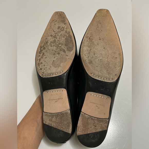 Veronica Beard Champlain Gold Chain Loafer
Black Leather Flats Size 10 - Picture 8 of 8